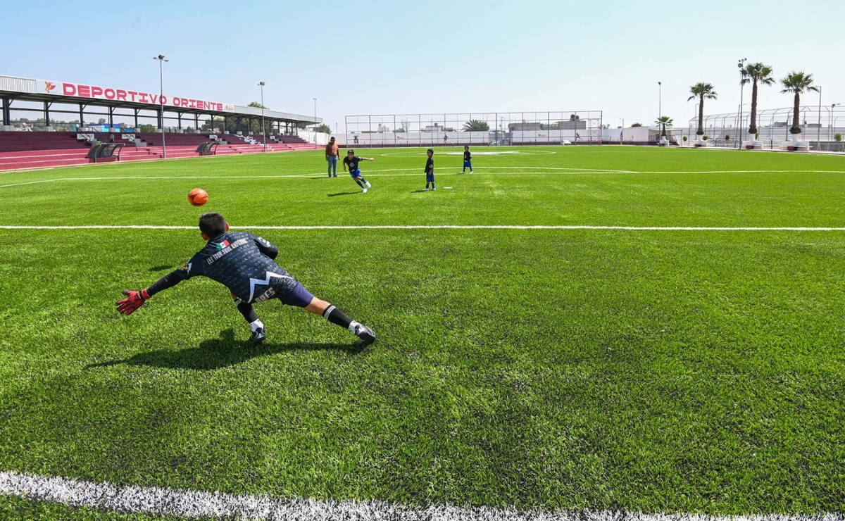 El Estado de México apuesta por la sostenibilidad: pasto sintético en deportes y pozos de absorción de lluvia transforman la obra pública y benefician a las comunidades. Foto: Especial